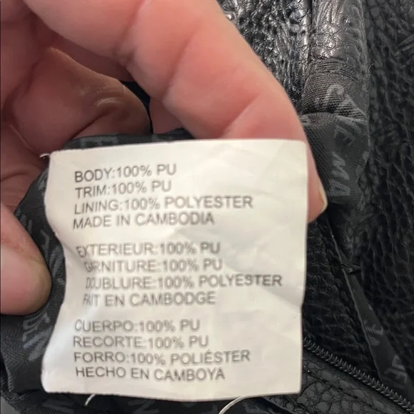 Steve Madden Black Crossbody Bag with Metal Nameplate - Picture 4 of 8